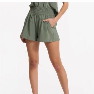 Vuori Villa Shorts High Rise Size Small Pistachio